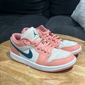 Air Jordan DUNKS Sneakers in Pink and Cream